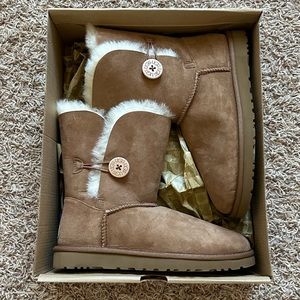 UGG Bailey Button II women’s boots NWT size 9 still in original box. Never worn.